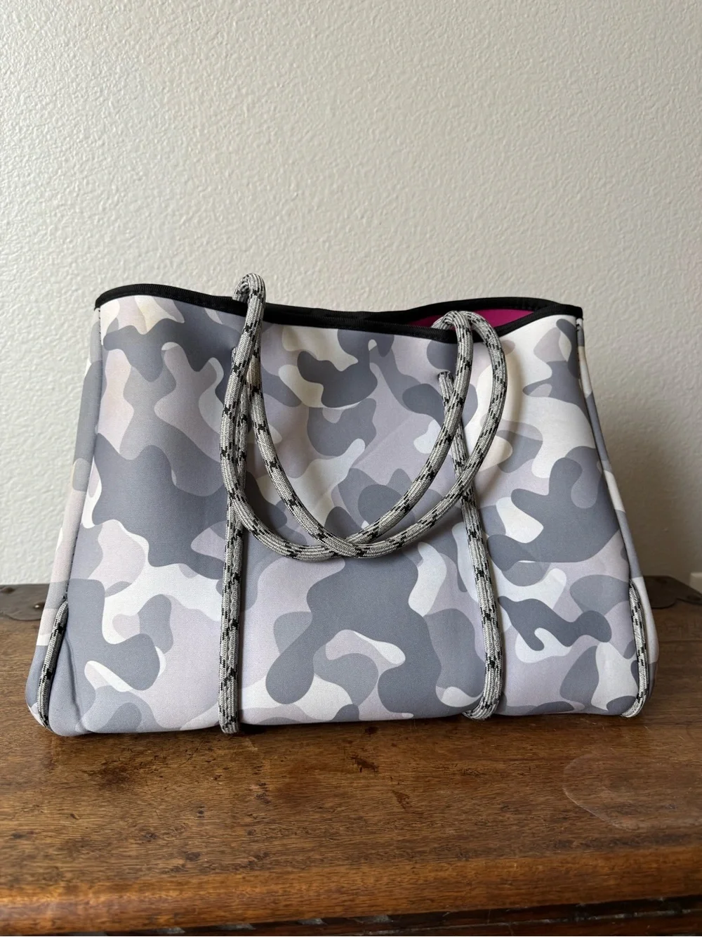 Parker & Hyde Camo Neoprene Tote - Picture 4 of 10